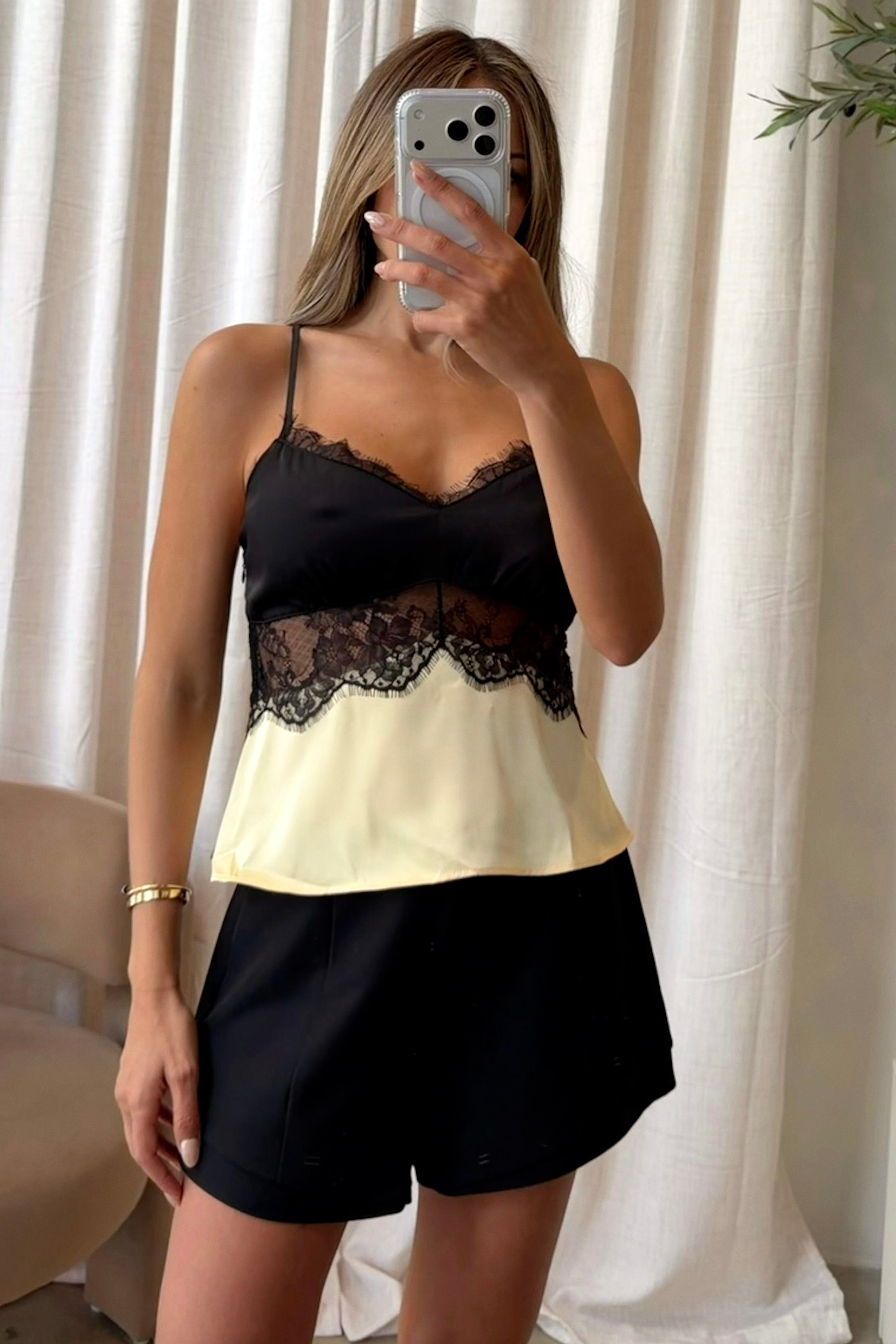 EVORIA SHORTS